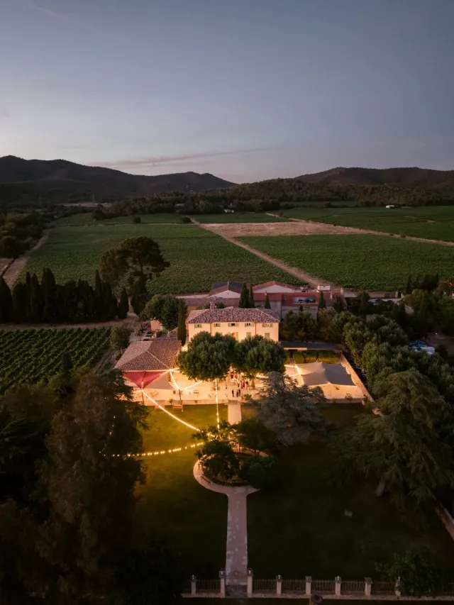 Mariage au Château des Anglades : Danni & Connor entre vignes et Méditerranée